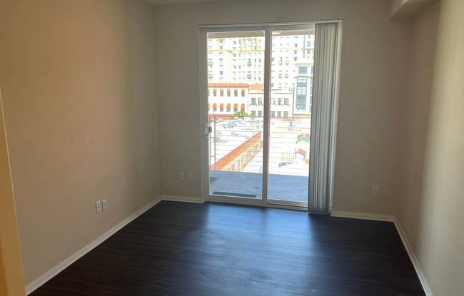 Building Photo - Fantastic Penthouse Unit Downtown Marina D...