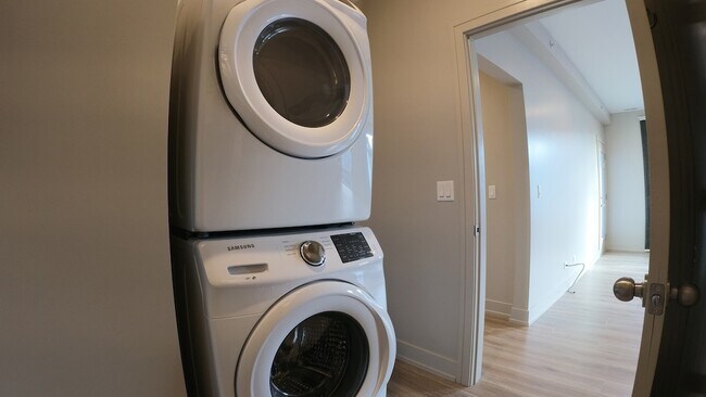 Building Photo - 5001 Prospect Ave