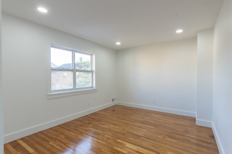 Building Photo - 505 Adams Ln