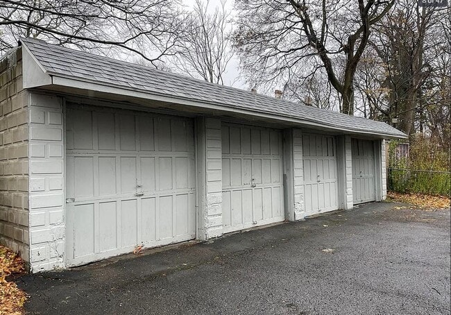 Building Photo - 420-422 Douglas Street