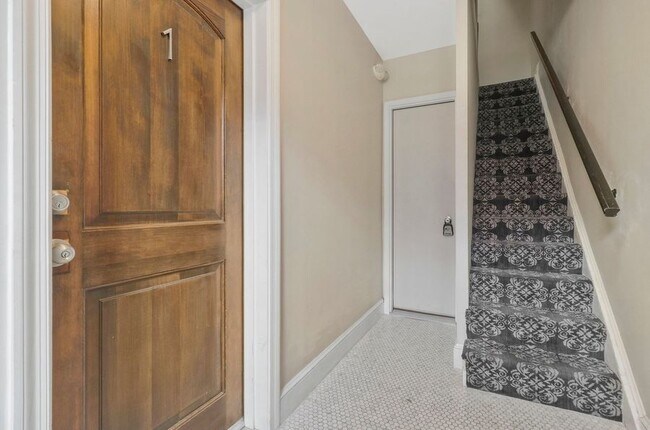 Building Photo - 1227 15th St NW