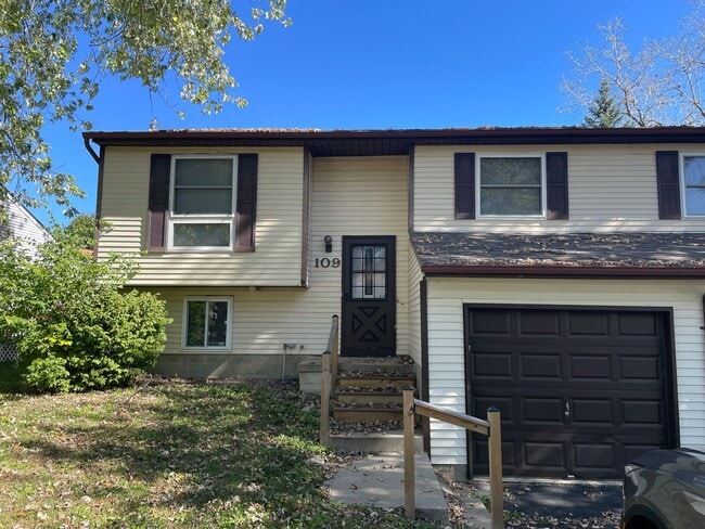 Primary Photo - Large, Quiet Home In Englewood (Union) - N...