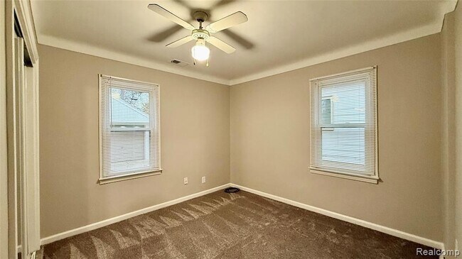 Building Photo - 805 E Milton Ave