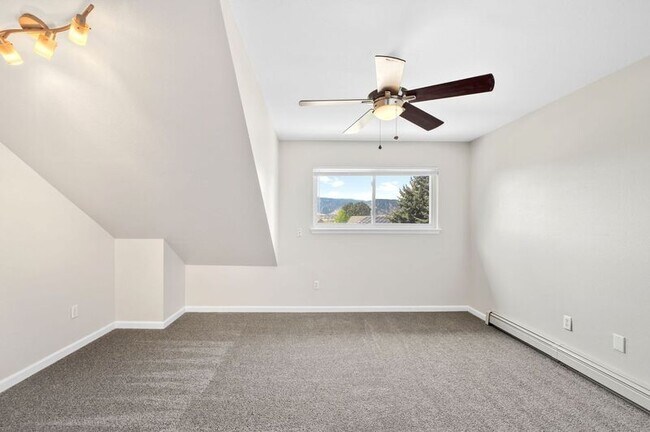 Building Photo - 4744 Edison Ln
