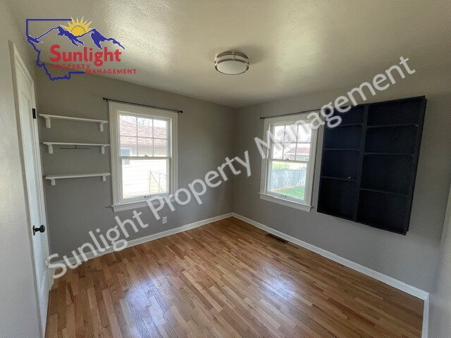 Building Photo - "Charming 2-Bed Home with Gleaming Hardwood Floors in Billings, MT!"