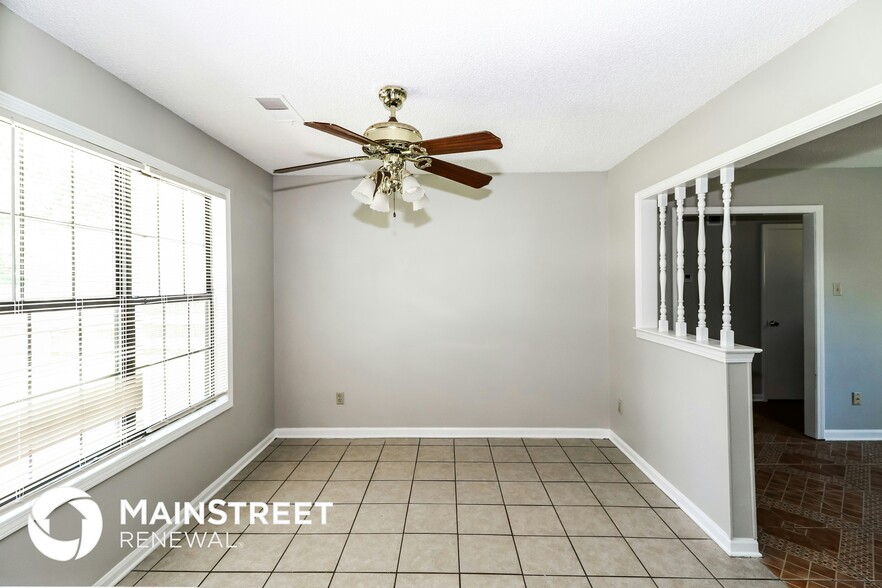 Building Photo - 4475 Window Dr