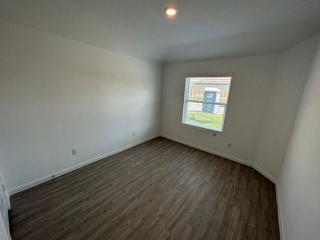 Building Photo - Dual Primary Suites! Spacious Home w/ Open Kitchen & Community Pool!