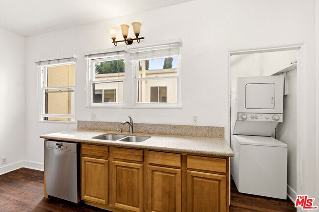 Building Photo - 4429 Finley Ave
