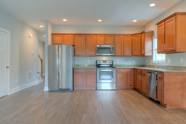 Building Photo - Four Bedroom Townhome in Uptown Village