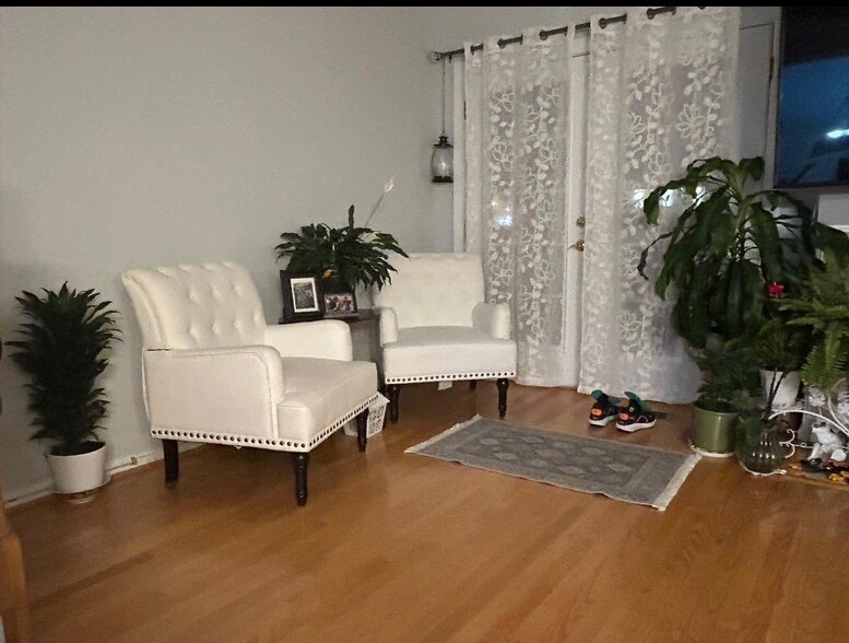 Building Photo - 1 Morning Breeze Ct