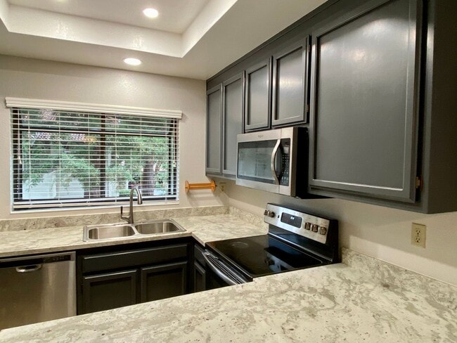 Building Photo - Spacious and Updated 2 Bedroom, 2 Bathroom...