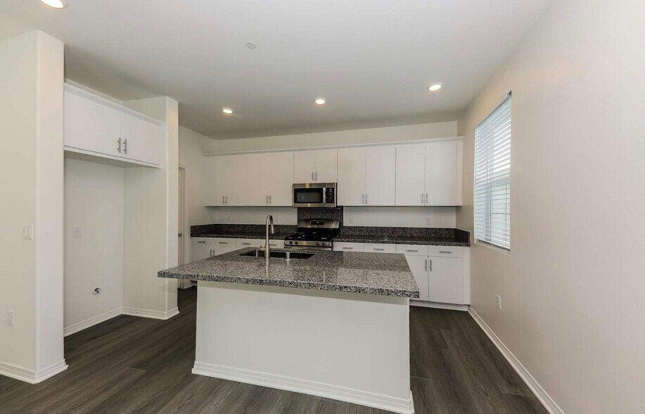 Building Photo - 2444 Gunner Ridge Way