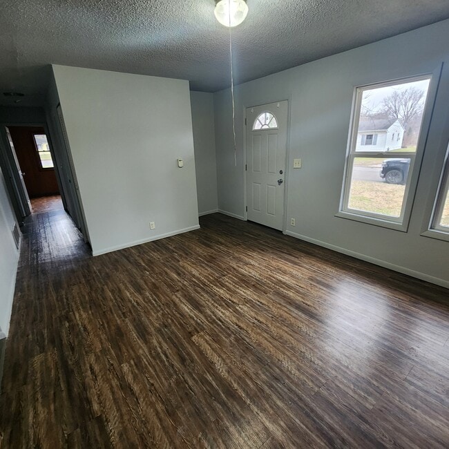 Building Photo - 1009 Glenwood Dr
