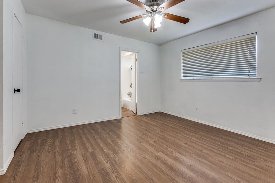 Building Photo - 7621 Dentcrest Dr