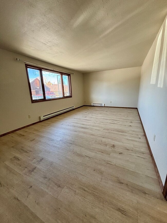 Building Photo - 3 Bed 1 Bath Single Family Home Located in East Helena!