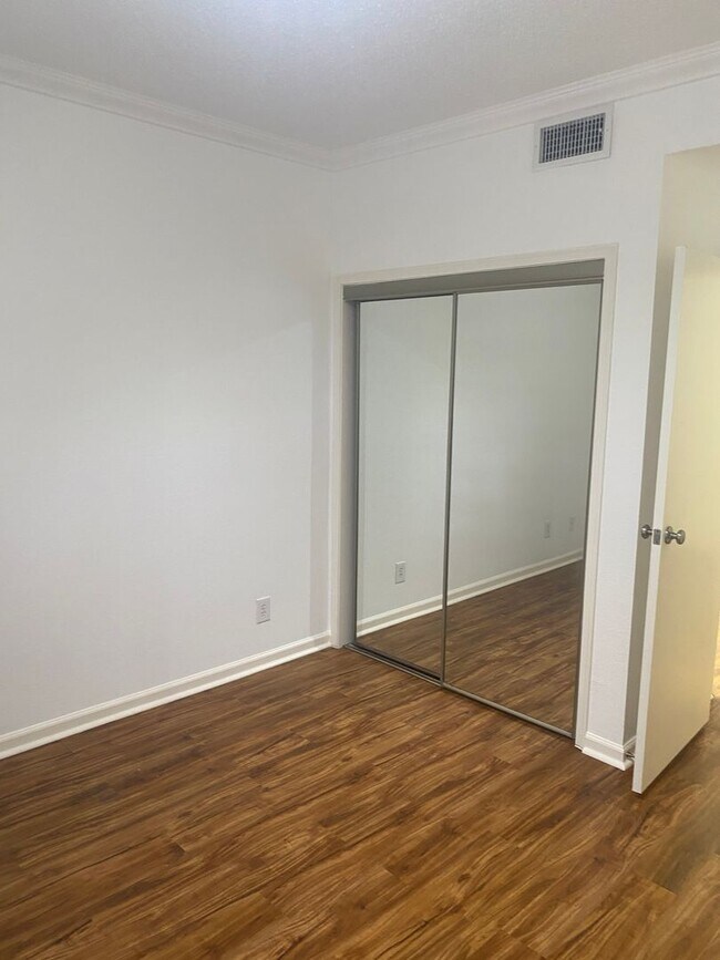 Building Photo - Marina Pointe One Bedroom Unit