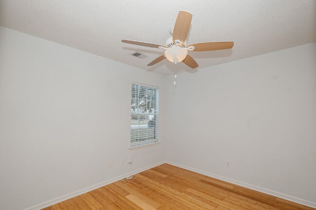 Building Photo - Charming 3-Bedroom Home with Hardwood Floors in Shadowmoss
