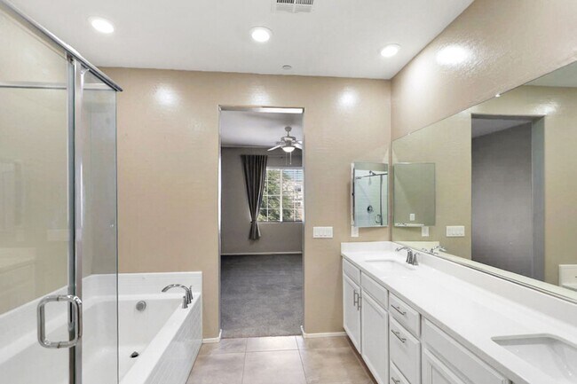 Building Photo - Beautiful Mountains Edge 3 Bedroom Townhome