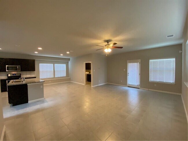 Building Photo - 428 S Brook Dr