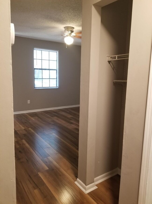 Building Photo - 7225 Buffalo Ave