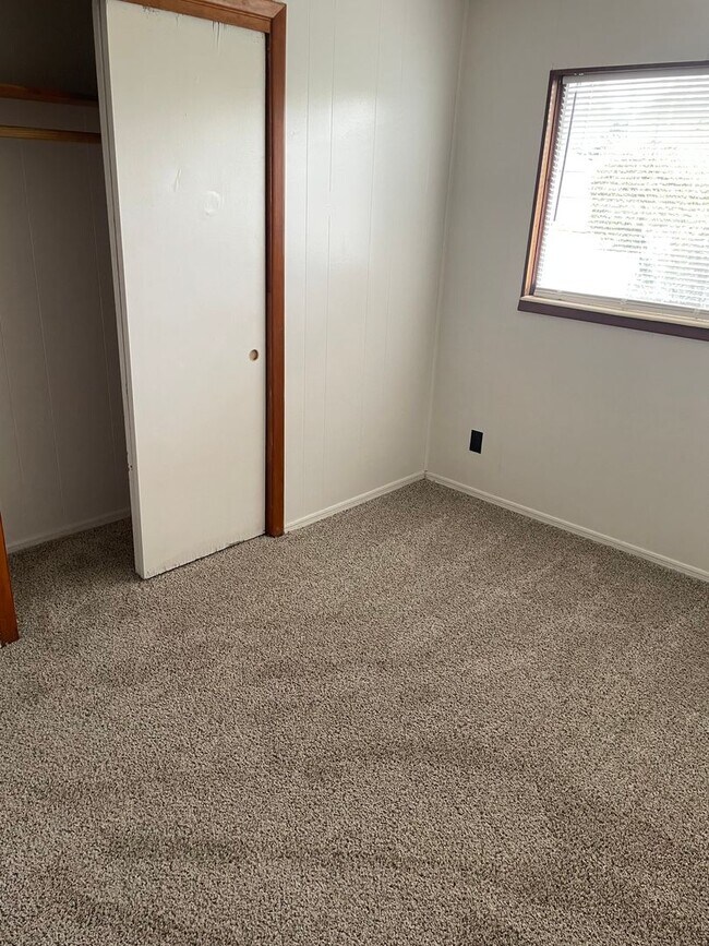 Building Photo - 596 Florosa Ct