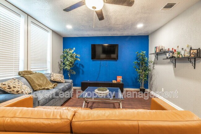 Building Photo - 432 E Drexel Ave