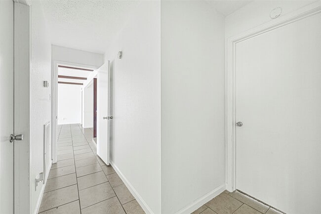 Building Photo - 1718 Foxwood Ct
