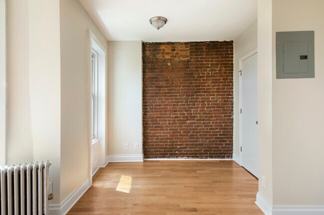 Building Photo - 418 Macon St