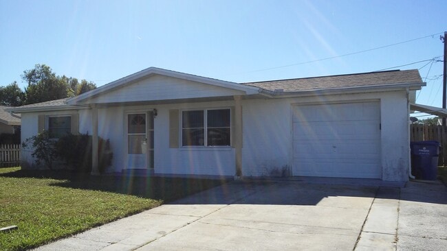 Primary Photo - Charming 3/1.5/1 1000 Sq. Ft. home with a ...