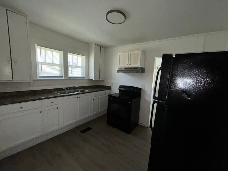 Building Photo - 2904 Garrison Ave SW