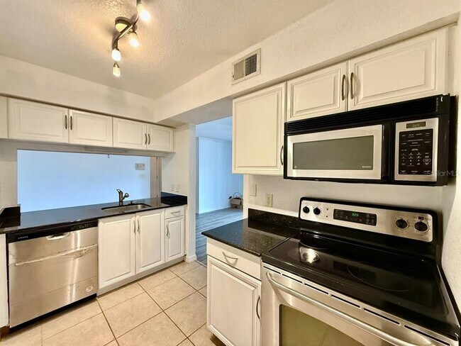 Building Photo - 3311 Haviland Ct