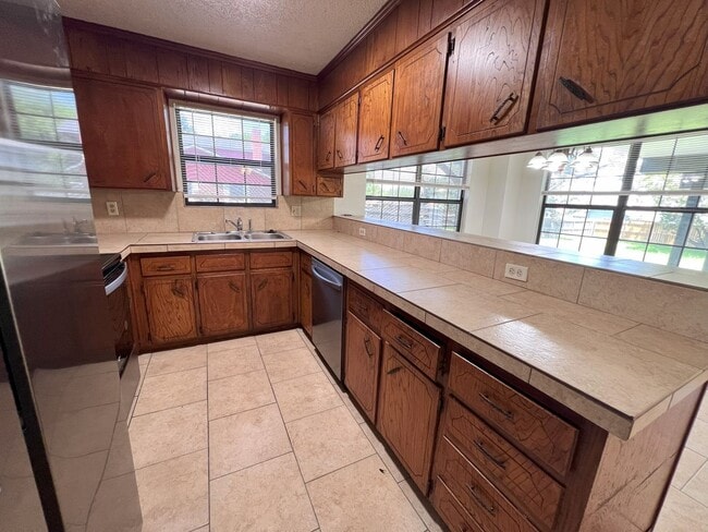 Building Photo - Charming 3-Bedroom Home for Rent in Harker...