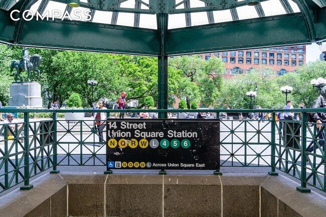 Building Photo - 205 2nd Ave