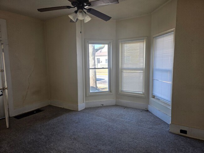 Building Photo - 204 N Fort Wayne Ave