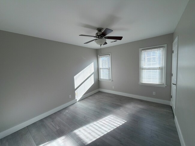 Building Photo - 115 Waterfall Ct