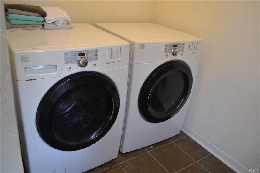 shared laundry - 57 W Genesee St