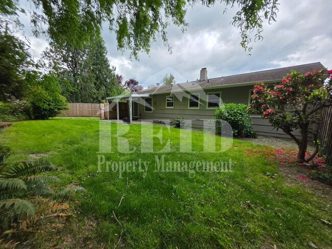 Building Photo - Central Kitsap Home with Large Fenced Yard Close to Shopping, Base, & Kitsap Lake