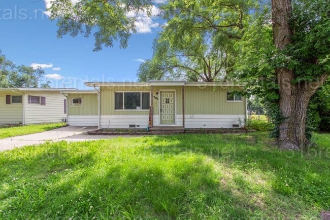 Primary Photo - $1220 - 3 bed 1 bath - Single Family Home