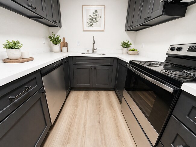 Building Photo - Easy access to Davis bike paths for convenient commuting and recreation