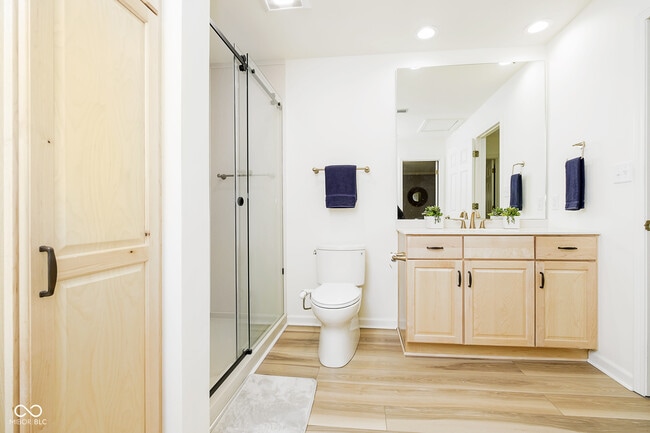 Building Photo - 592 E Vermont St