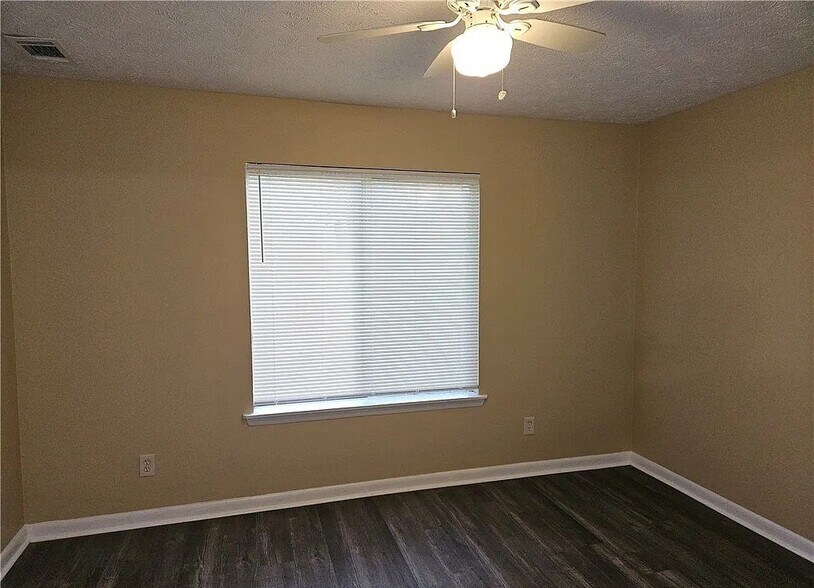 Building Photo - 3375 Galleria Dr