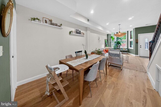 Building Photo - 1510 1st St NW