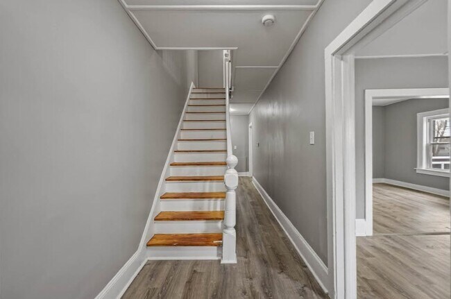 Building Photo - 6 Monteleone Pl
