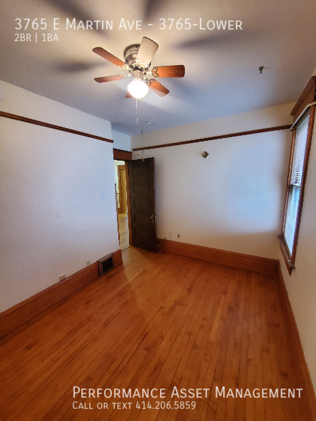 Building Photo - Charming 2BD/1BA Cudahy Lower Unit