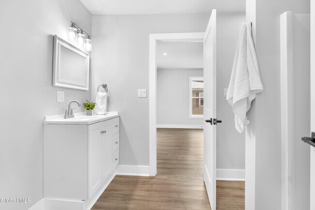 Building Photo - 103 E High St