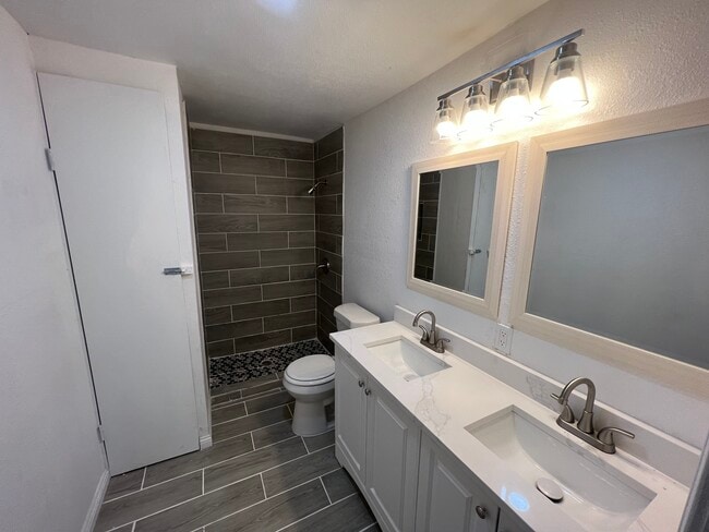 Building Photo - 1010 Monticlair