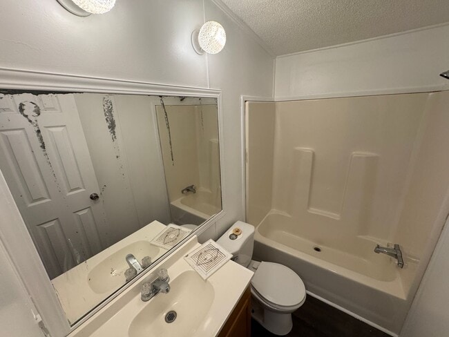 Building Photo - Doublewide in Princeville - Private locati...