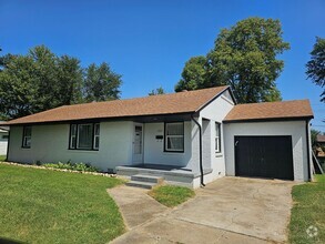 Building Photo - Adorable home ready for you!