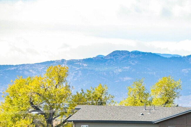 Building Photo - Beautiful 2-Bed, 2.5-Bath Townhome in Mosaic, Fort Collins - Students Welcome!