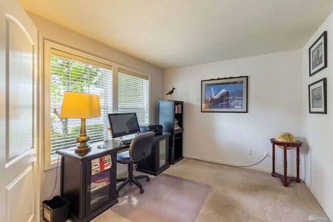 Building Photo - Everett Single Family house 3 bd 2.5 bath ...